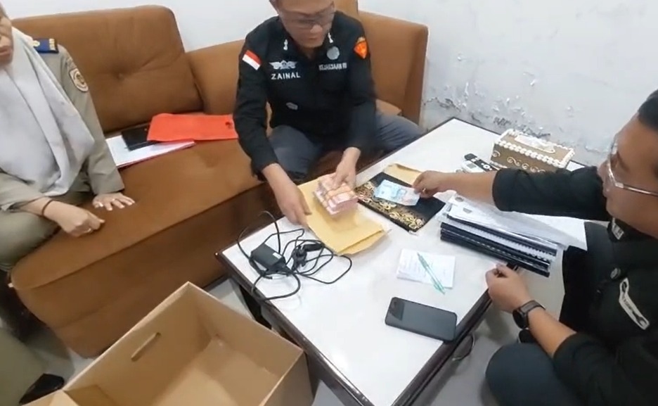 Kejari Serang Geledah Kantor BPN Kota Serang, Sita Rp228 Juta dan 20 Handphone