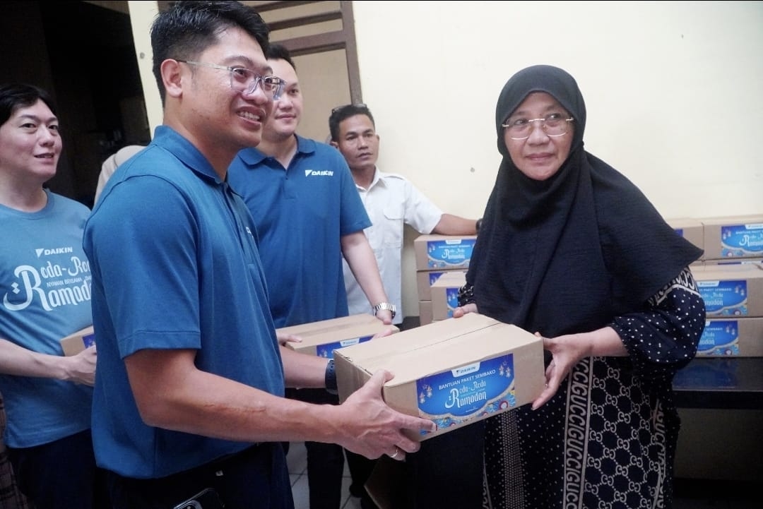Tak Sekadar Bisnis, DAIKIN Gandeng Benihbaik Perluas Jangkauan Bantuan 1000 Paket Ramadan