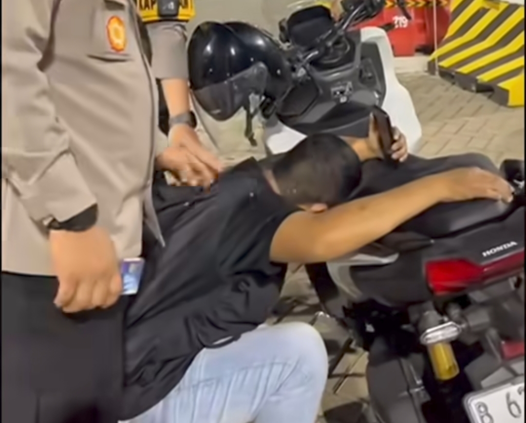 Viral! Pemudik Menangis di Pelabuhan Ciwandan Usai Terima Kabar Ibunda Meninggal Dunia