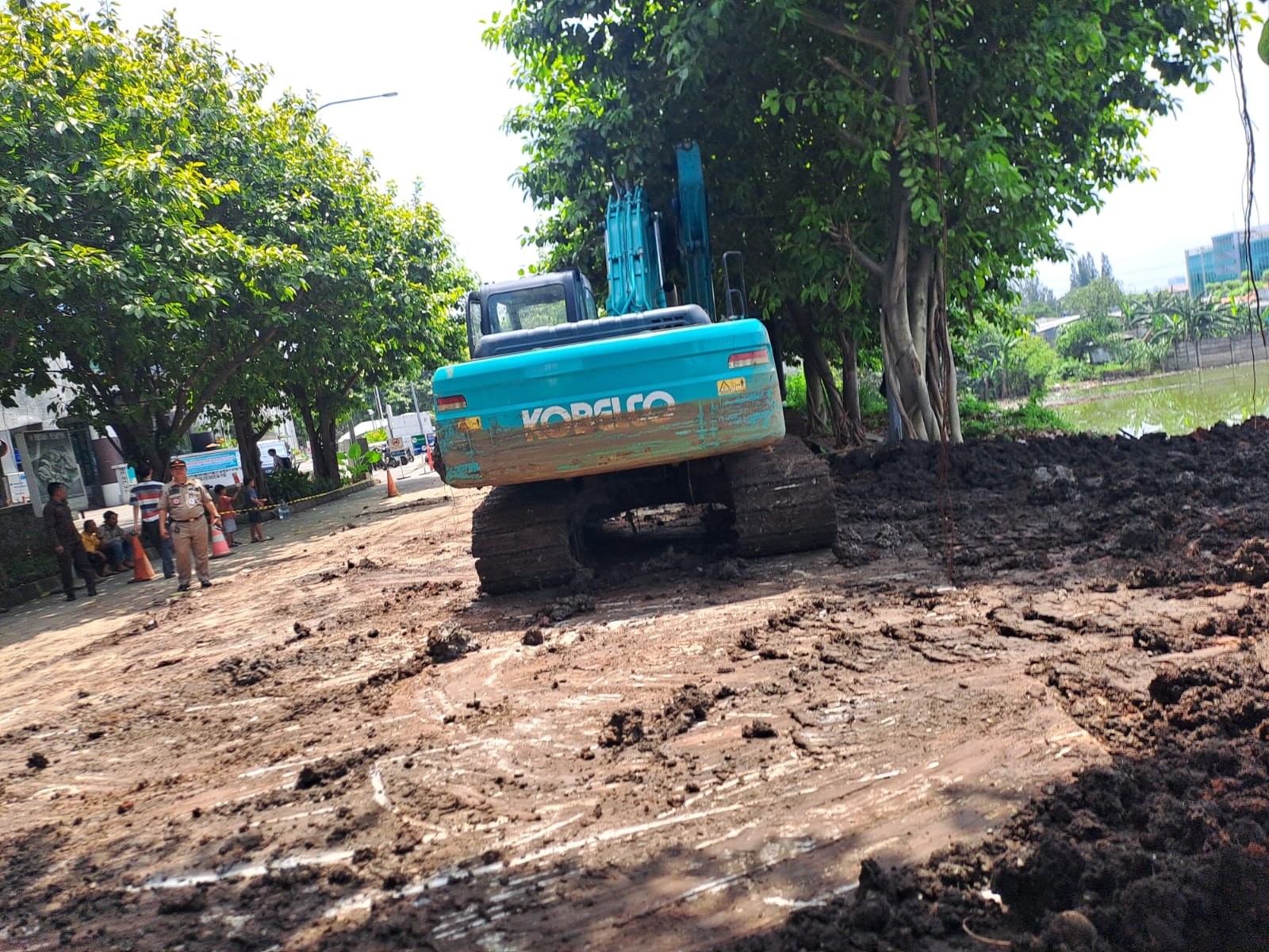 Warga Parung Jaya Karang Tengah Hentikan Proses Pengurukan di RS Mandaya