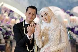 Badai Isu Perselingkuhan Hantam Rumah Tangga Suami Selebgram Clara Shinta