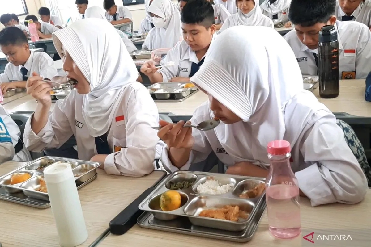 Prabowo Murka! Program Makan Gratis Dikorupsi 'Amatiran', Anggaran Malah Mengalir ke Motor Listrik Rp1 T