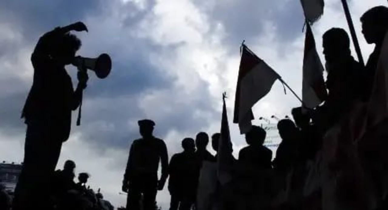 Ribuan Mahasiswa Demo Turun ke Jalan Bawa Tuntutan 11+9, Soroti BBM hingga PHK Massal