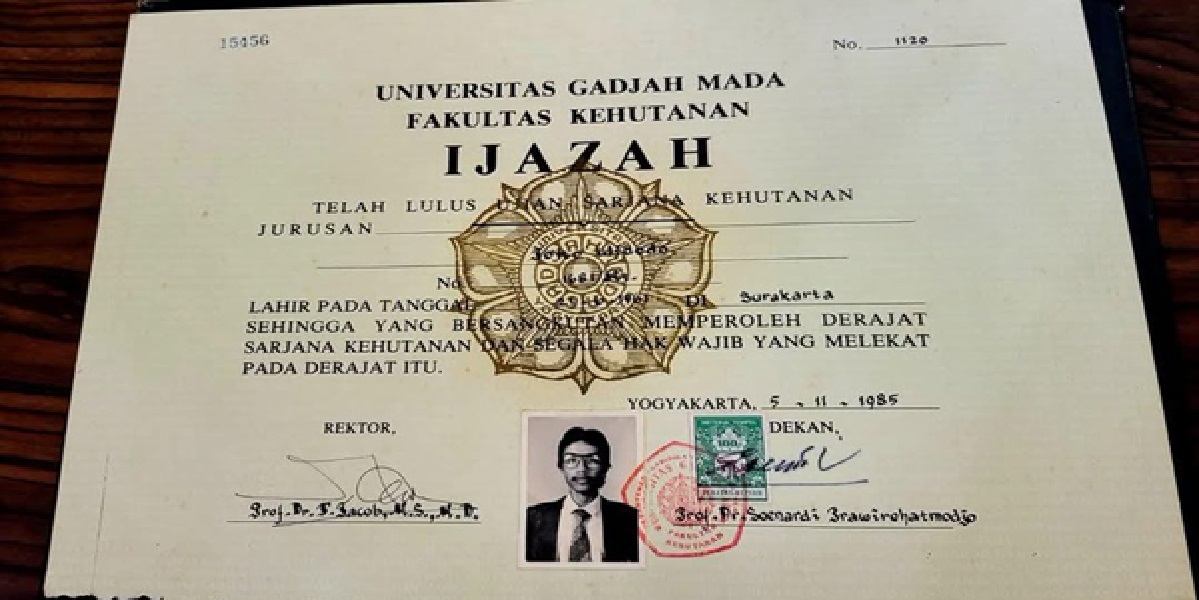 Ijazah Jokowi yang Asli Bakal Bikin Geger, Joko Widodo Siap Berangkat ke Sidang Perdana Bawa Semua Ijazah Sekolahnya ke Pengadilan
