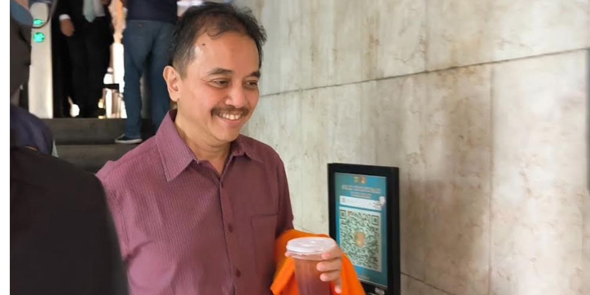Roy Suryo dan dr Tifa Tiba di Kejari Jaksel, Suasana Mendadak Riuh dan Teriakan 'Allahu Akbar' Terdengar