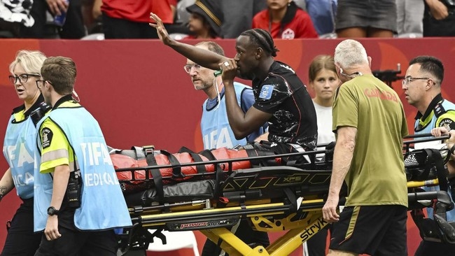 Dari Kartu Merah ke Pelukan Haru! Pemain Qatar yang Cedera Parah Ismael Kone Akhirnya Minta Maaf Langsung