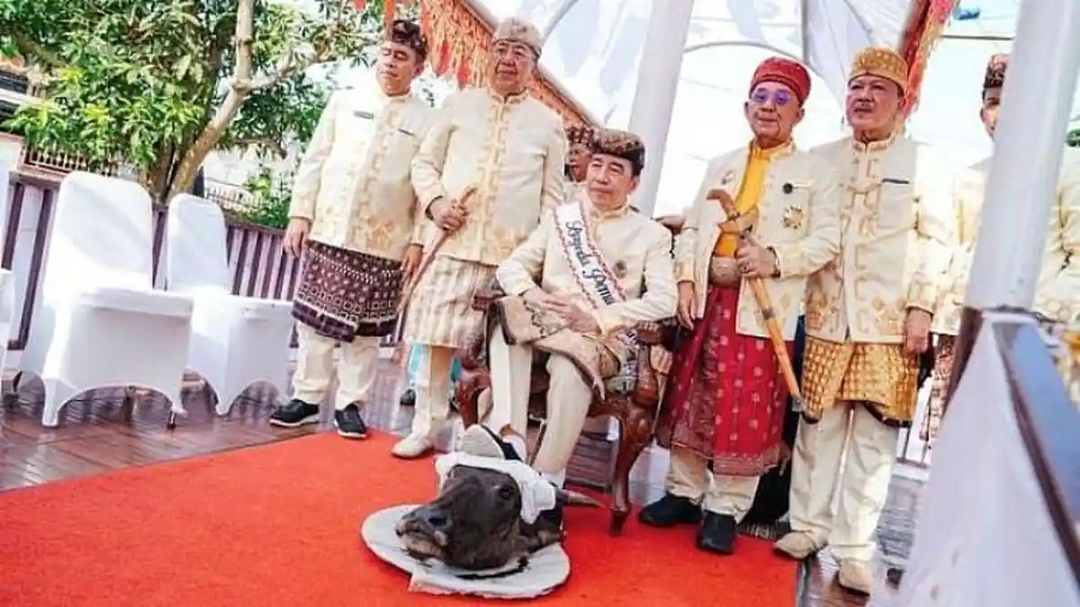 PDIP Terkekeh soal Jokowi Injak Kepala Kerbau: Lambang Kami Banteng, Bukan Kerbau