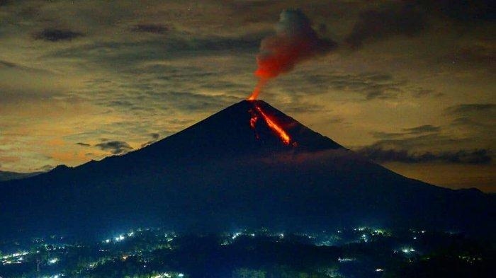 Dua Gunung Api Paling Aktif Indonesia Kembali Meletus, Abu Vulkanik Capai 1.000 Meter
