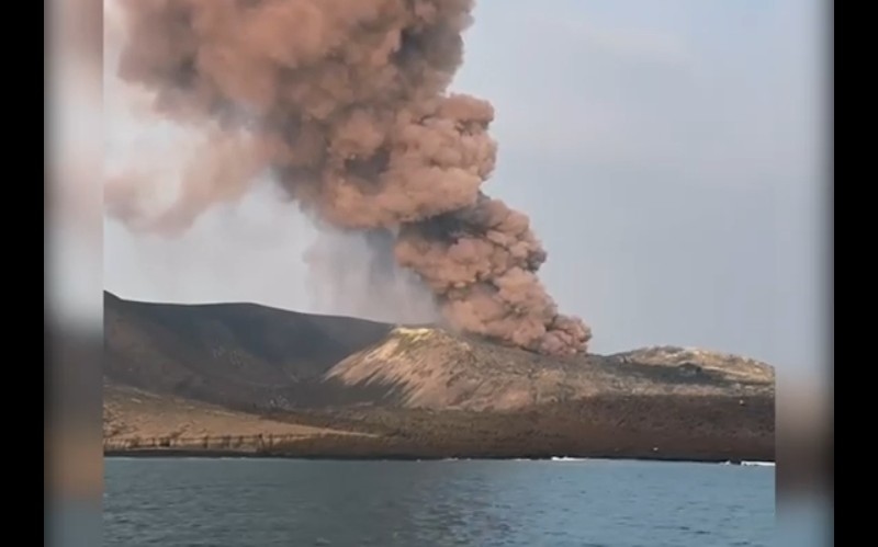 Badan Geologi Naikkan Status Gunung Anak Krakatau Menjadi Siaga, Warga Diminta Jauhi Radius 3 Kilometer