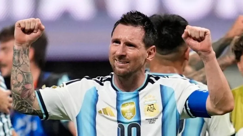 Momen Langka! Lionel Messi Beri Balasan Manis untuk Roberto Baggio, Pertemuan Dua Legenda Bikin Haru
