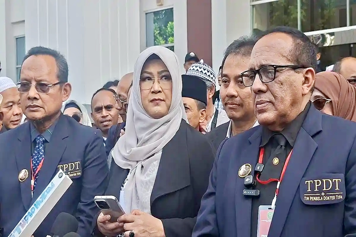 BABAK BARU! Hakim Kabulkan Eksepsi Dokter Tifa, Sidang Kasus Ijazah Jokowi Resmi Dihentikan