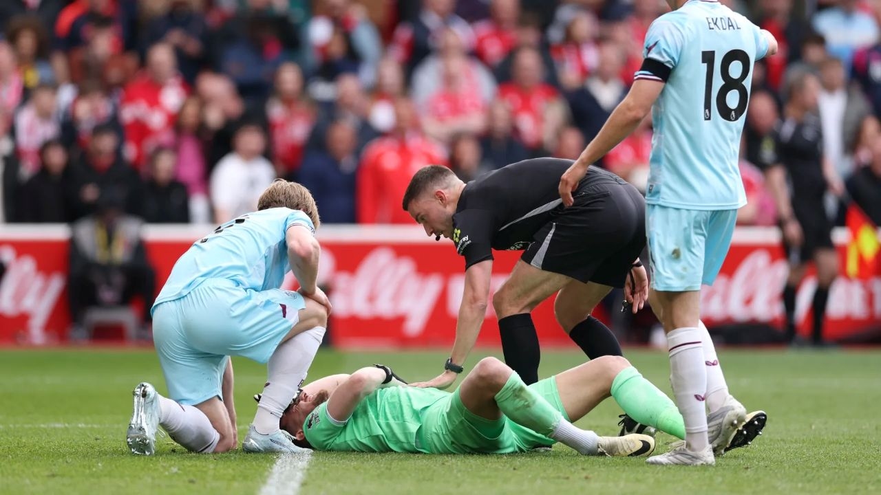 Era Buang Waktu Berakhir? Premier League Siapkan Hukuman Baru untuk Kiper yang Diduga Pura-pura Cedera