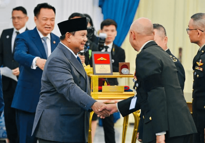 Prabowo Terima Medali Special Warfare Command dari Thailand, Jadi Kepala Negara Asing Pertama yang Raih Baret Merah