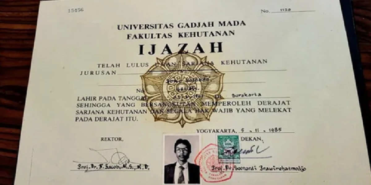 Jokowi Pastikan Hadir di Sidang, Tantang Roy Suryo dan dr Tifa Buktikan Tuduhan Ijazah Palsu