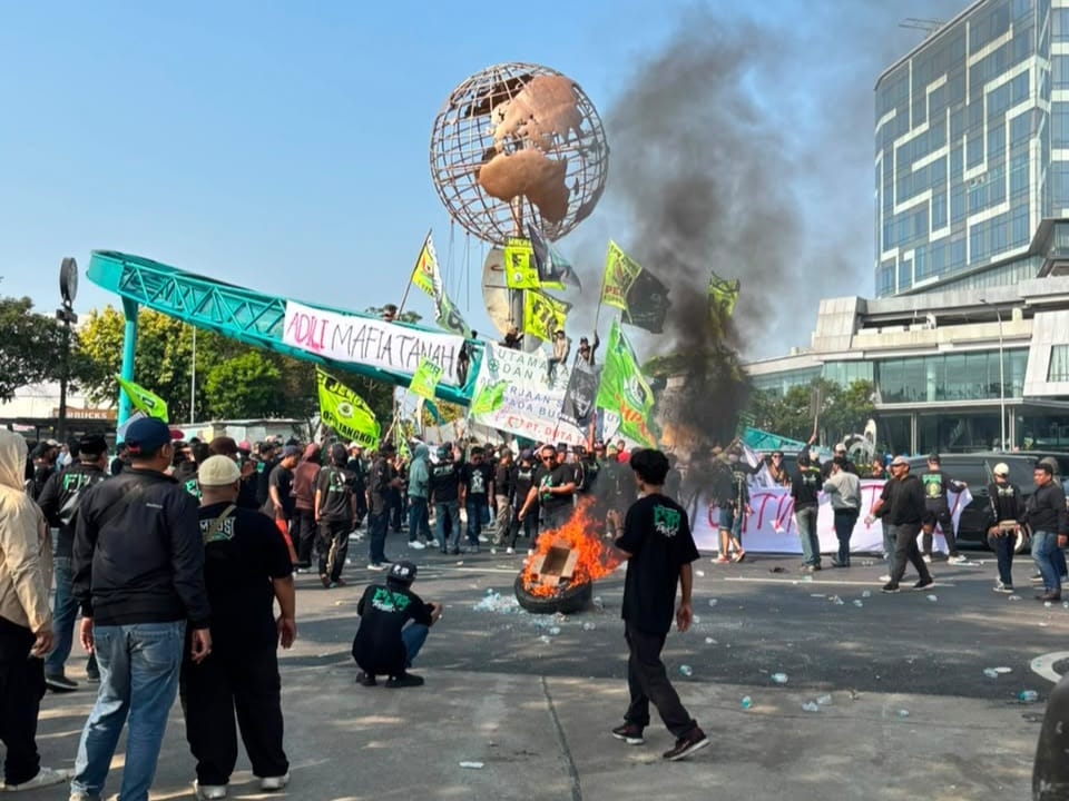 Diduga Serobot Lahan Puluhan Hektare, Metland Cyber Puri Tangerang Digeruduk Ratusan Demonstran