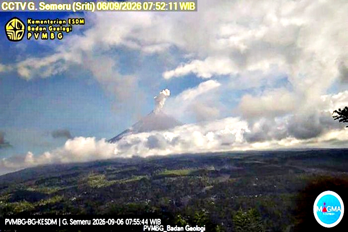 Gunung Semeru Erupsi Lagi! Kolom Letusan Tembus 1.000 Meter, Warga Diminta Waspada