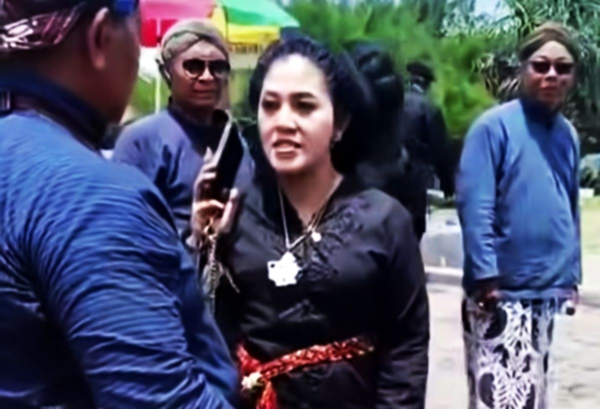 Heboh! Mbak Rara 'Pawang Hujan' Ditegur di Ritual Labuhan Parangkusumo, Begini Jawaban Tegas Keraton Yogyakarta