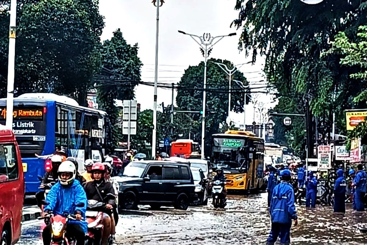 Lalu Lintas Lumpuh! Banjir di Jalan Raya Bogor Mengular hingga HEK, Ini Titik Kemacetannya