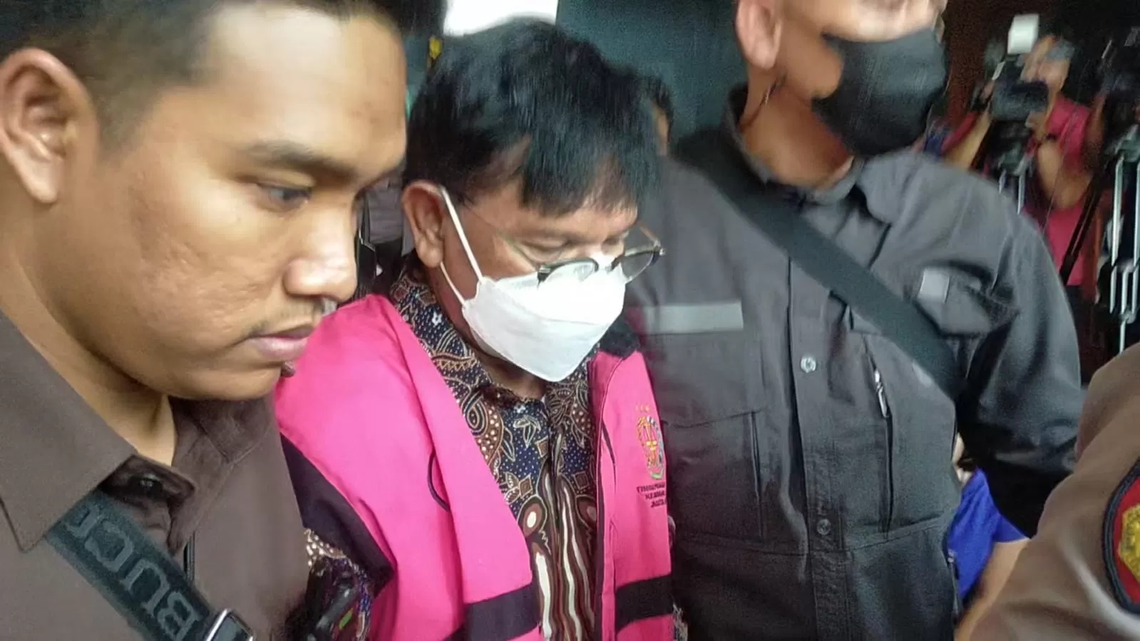 Terbukti Korupsi Rp17,848 Miliar, Eks Menkominfo Johnny Plate Dituntut 15 Tahun Penjara