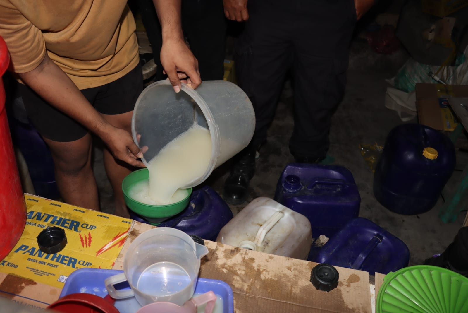 Gelar Razia Pekat Polisi Amankan Puluhan Liter Tuak