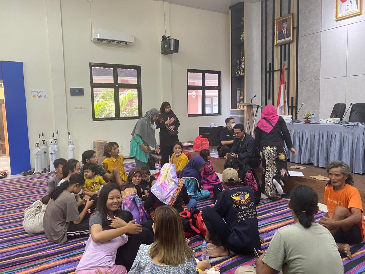 Kebakaran TPA Rawa Kucing Tangerang Merembet ke Kuburan dan Membakar Kendaraan   