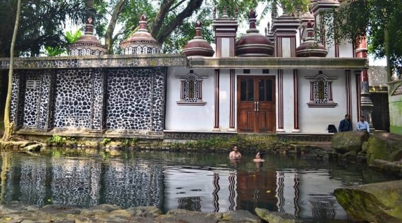 Destinasi Wisata Sakral Batu Quran di Kaki Gunung Karang Pandeglang Banten