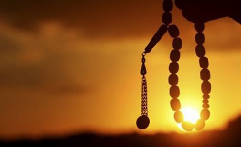 TASBIH Sebagai Alat Untuk Dzikir, Namun Menuai Kontroversi Karena Asal Usulnya!