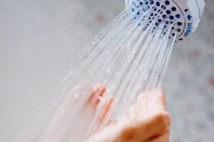 Jarang Diketahui, Ini Manfaat Mandi Sebelum Subuh bagi Kesehatan