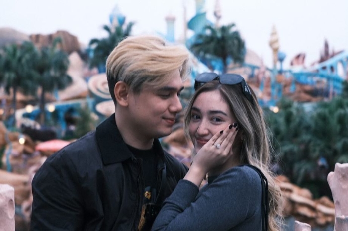 Momen Rayn Wijaya Melamar Ranty Maria di Disneyland saat Ulang Tahun!