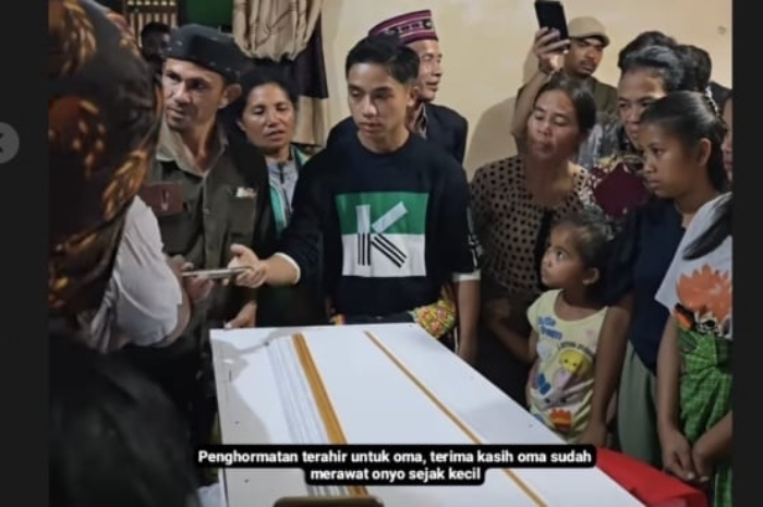 Terharu! Betrand Peto Berikan Penghormatan Terakhir untuk Sang Nenek, Langsung Pulang ke NTT