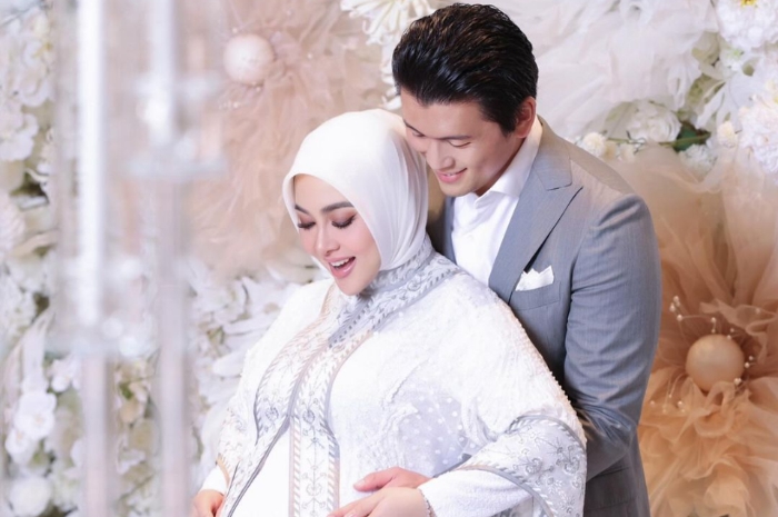 Kabar Gembira! Syahrini dan Reino Barack Resmi Umumkan Kehamilan Anak Pertama, Sudah Masuk Usia  7 Bulan