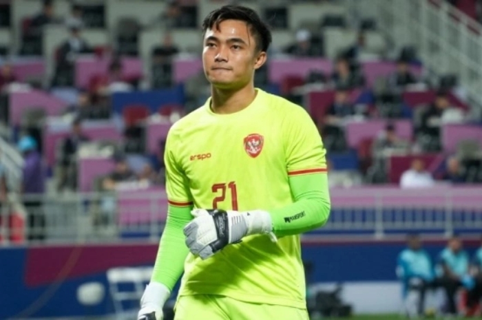 Bentuk Sporivitas! Kiper Timnas Indonesia Ernando Ari Kirim Pesan ke Bek Filipina yang Kolaps