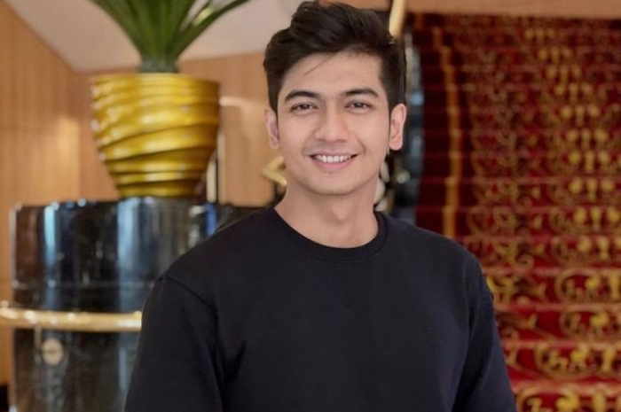 Teuku Ryan Terlihat Pakai Sepatu Mahal dari Ria Ricis, Netizen : Mau Barangnya, Ga Mau Orangnya!