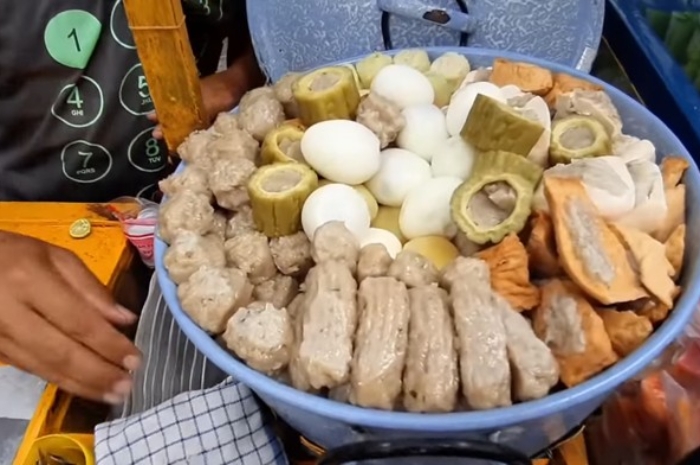 Hebat! Kurban Sapi Tiap Tahun, Pedagang Siomay di Kebayoran Beli dari Hasil Patungan Rp 3,5 Juta
