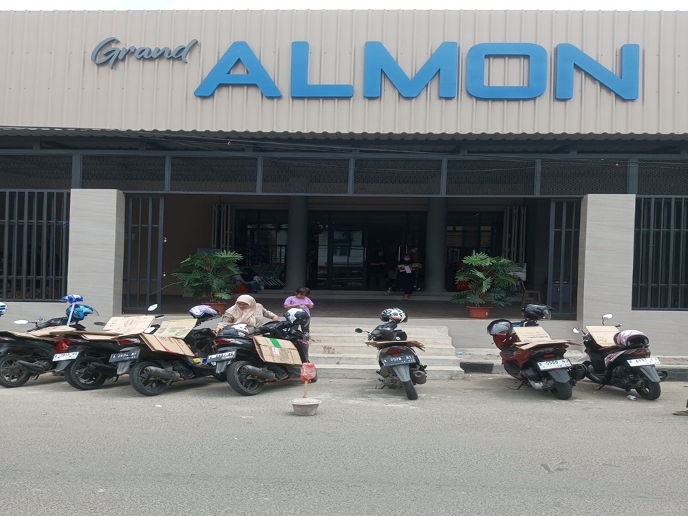 Grand Almon Langgar Perda, Bangun Tangga Diatas Trotoar Pejalan Kaki