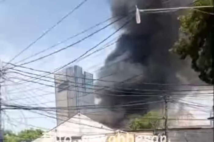 Kebakaran Hebat Landa Kios di Kemayoran Jakarta Pusat, 28 Unit Pemadam Kebakaran Dikerahkan