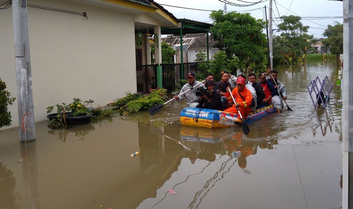 Banjir 6 Titik di Kota Tangerang Capai 150 cm, BPBD: Banjir Parah, Upayakan Pengendalian di Pintu Air