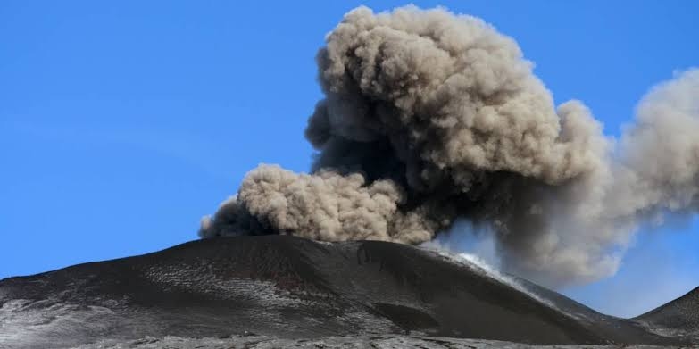 Gunung Marapi Erupsi Sampai Bikin Langit Gelap, Kolom Abu Tembus Ribuan Meter!