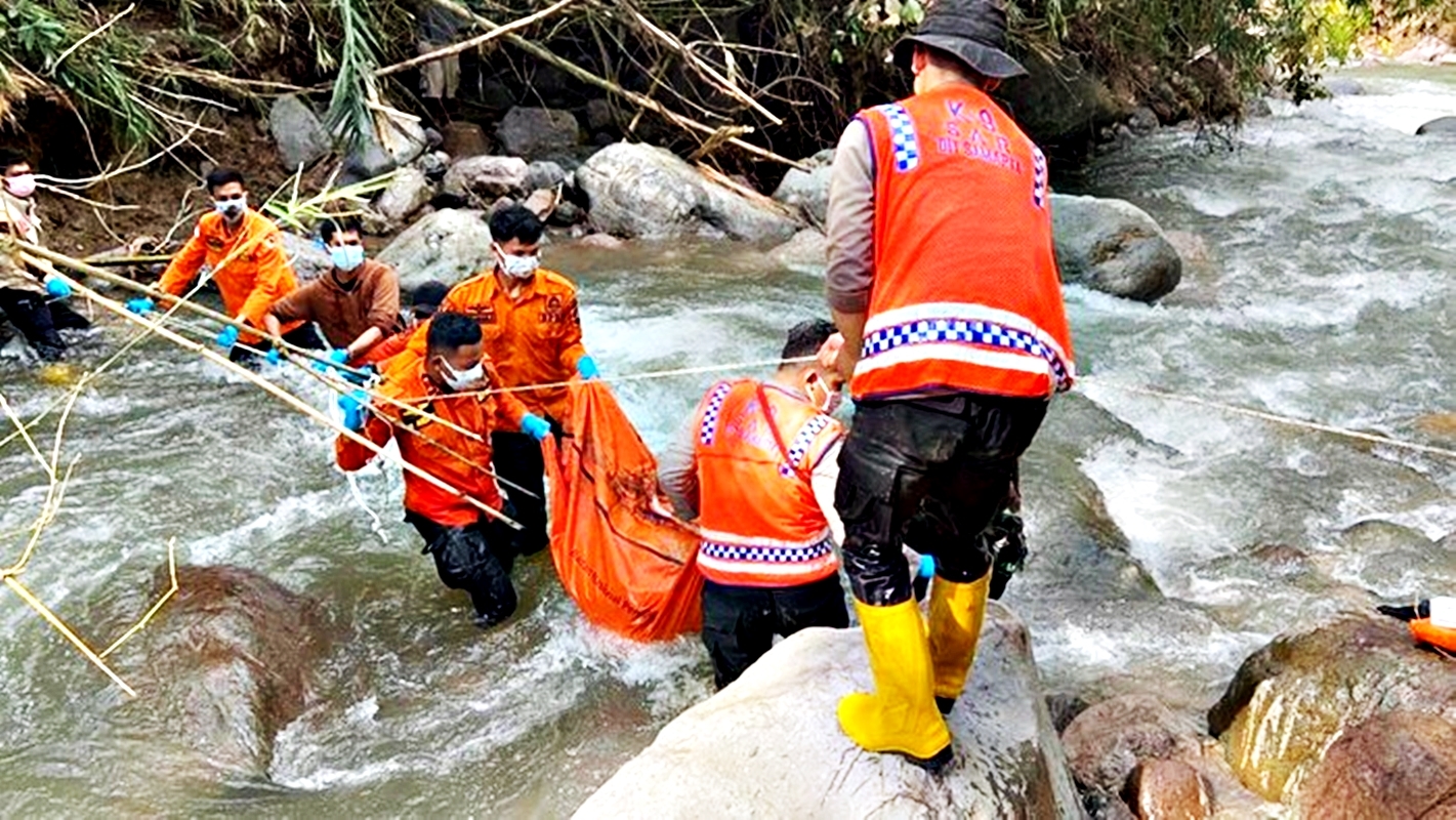 Sumut Mencekam! Akses Sibolga-Tapteng Lumpuh, Korban Jiwa Capai 34: Bantuan Logistik Diangkut Hercules!