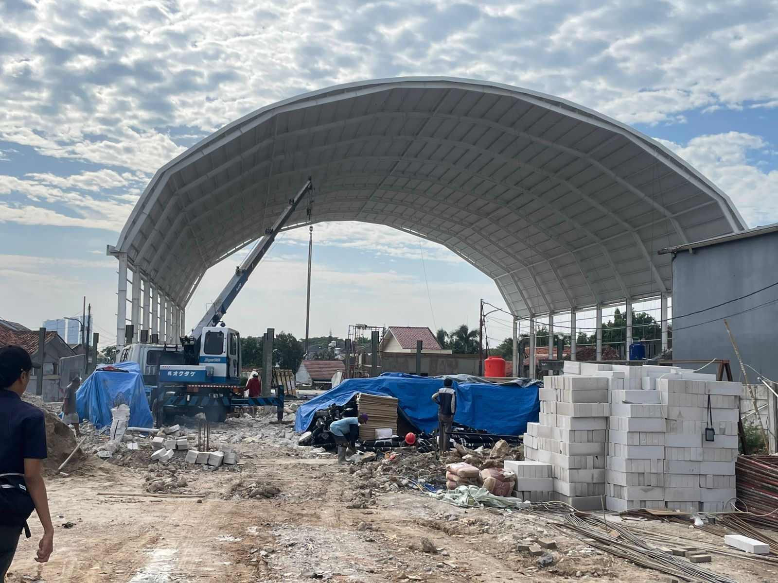 Tiga Bulan Berjalan, Lapangan Padel di Serpong Utara Diduga Dibangun Tanpa PBG