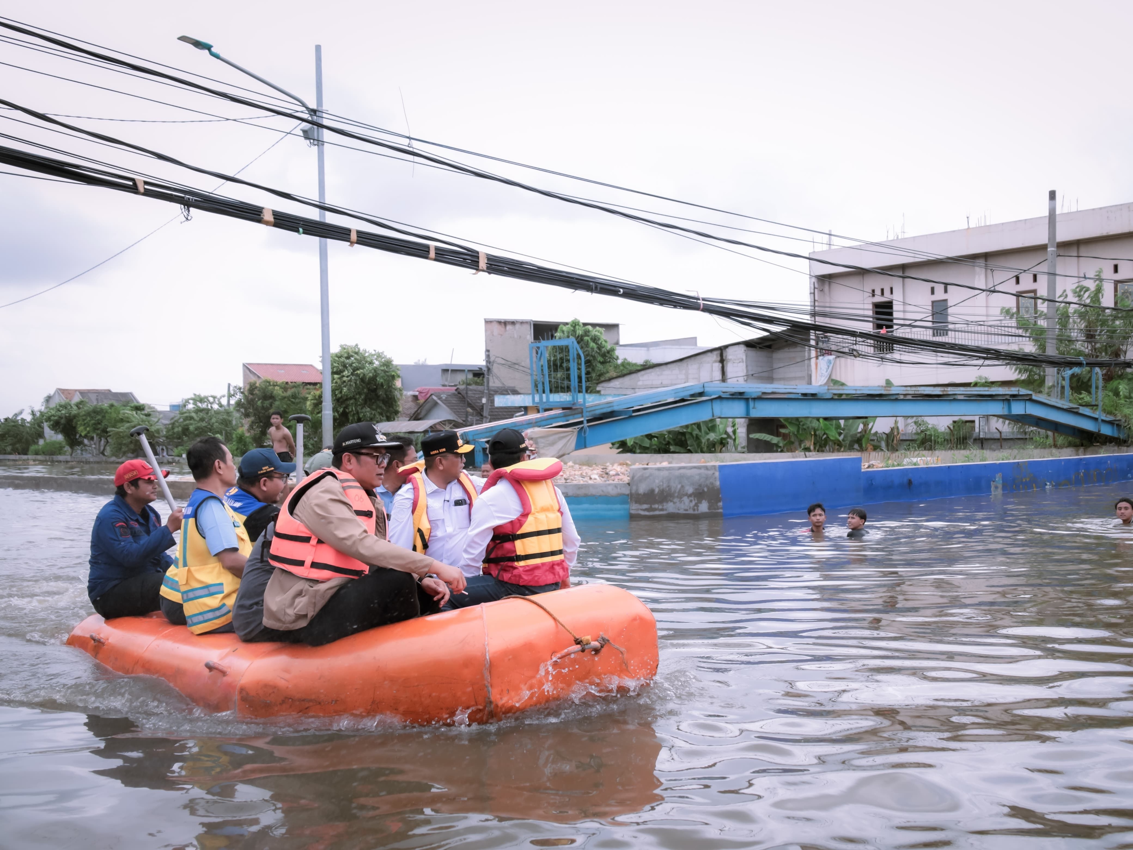 Wali Kota Tangerang dan Gubernur Banten Pantau Banjir di Kecamatan Priuk, Bantuan Makanan dan Posko Kesehatan Disiagakan