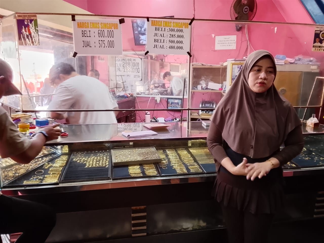 Masyarakat Amankan Uang dengan Berinvestasi Emas, Harga Per Gram Tembus 3 Juta