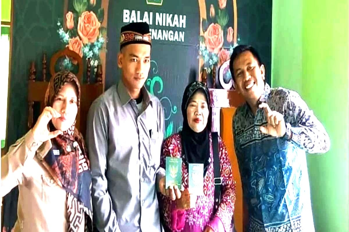 Cinta Tak Mengenal Angka: Kisah Pemuda Ponorogo Persunting Nenek 2 Cucu, Beda Usia 28 Tahun Bukan Penghalang!