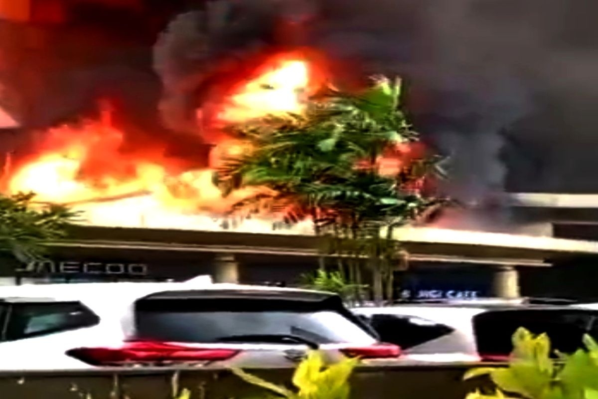 Langit Cibubur Menghitam! Mall Ciputra Diamuk Si Jago Merah, Begini Penampakan dari Lokasi