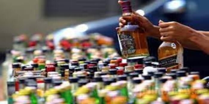 Jelang Ramadhan Aparat Gerebek Rumah Berkedok Jualan Online, 52 Botol Miras Disita