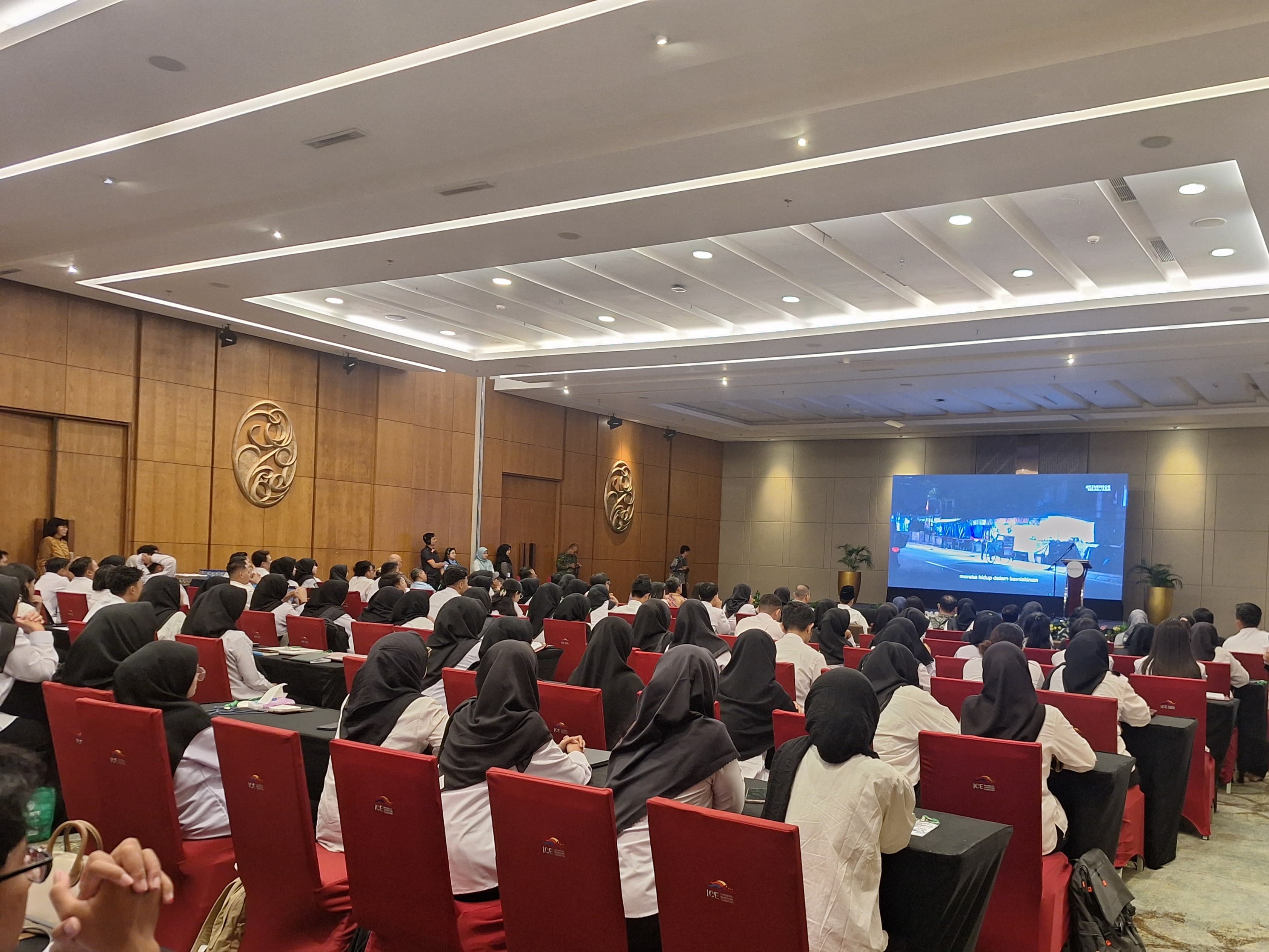 Gus Ipul Latih 300 Guru Sekolah Rakyat, Perkuat Pelaporan Harian dan Integritas Kerja