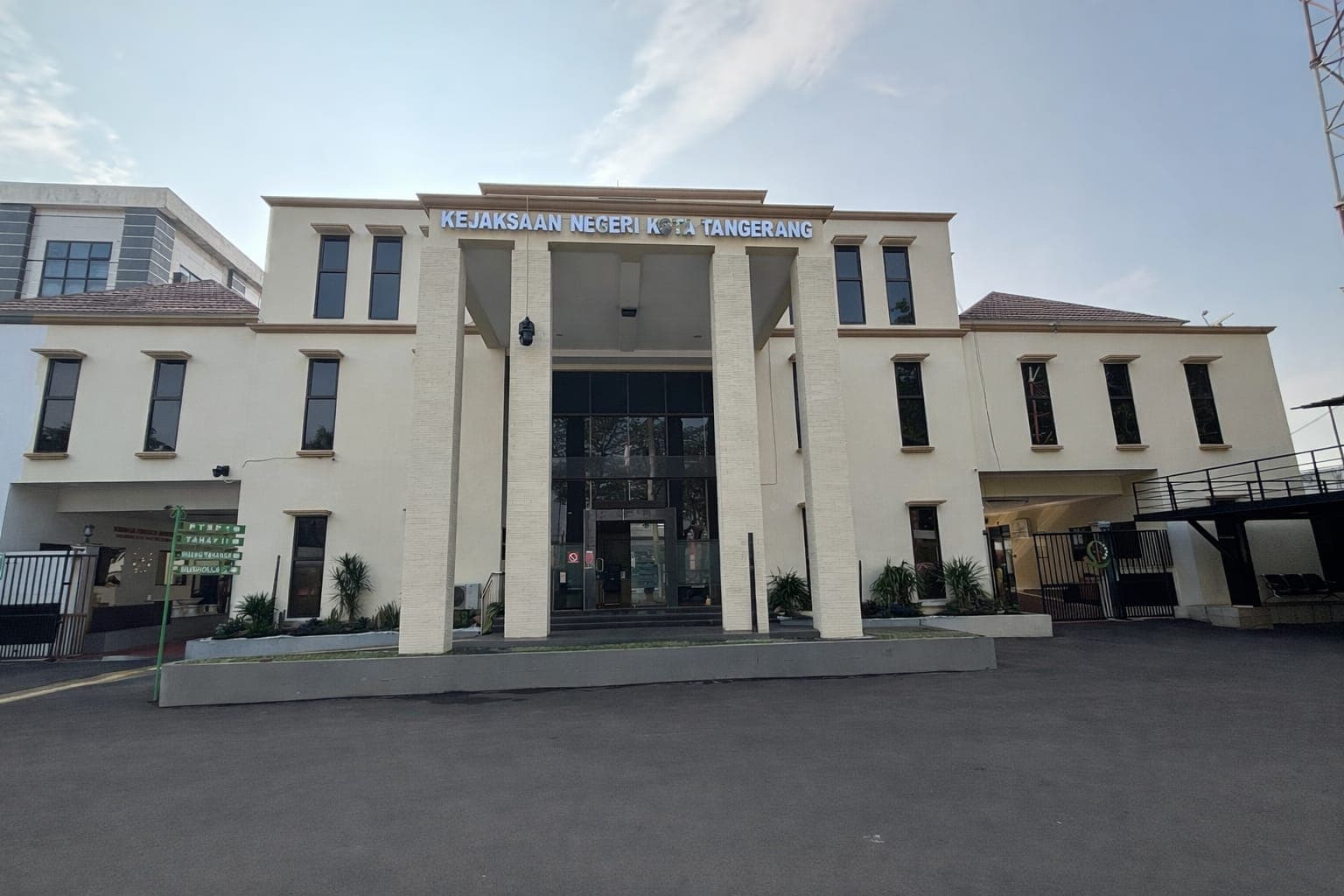 Kejari Kota Tangerang Sediakan Parkir Gratis bagi Pemudik Lebaran 2026