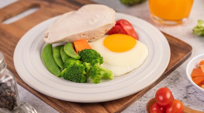 Tips Mengatur Pola Makan Sehat Saat Menjelang Lebaran agar Tubuh Tetap Bertenaga