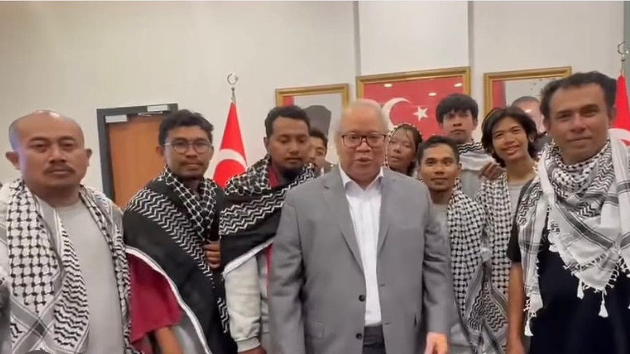 9 WNI Relawan Gaza Tiba di Turki, Cerita Ditendang hingga Disetrum Saat Ditahan Israel