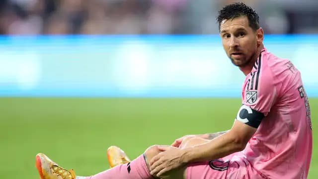 Lionel Messi Cedera di Saat Terburuk, Mimpi Argentina Pertahankan Gelar Mulai Terancam?